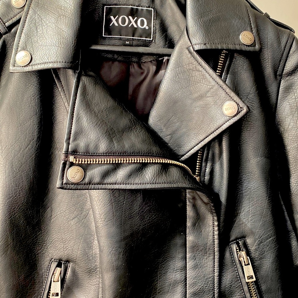 Faux leather biker jacket in noir black.